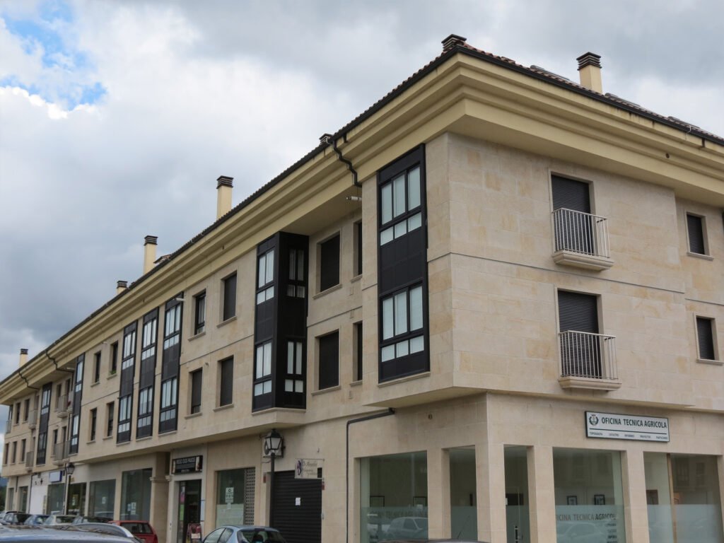 edificios con fachada de piedra 1