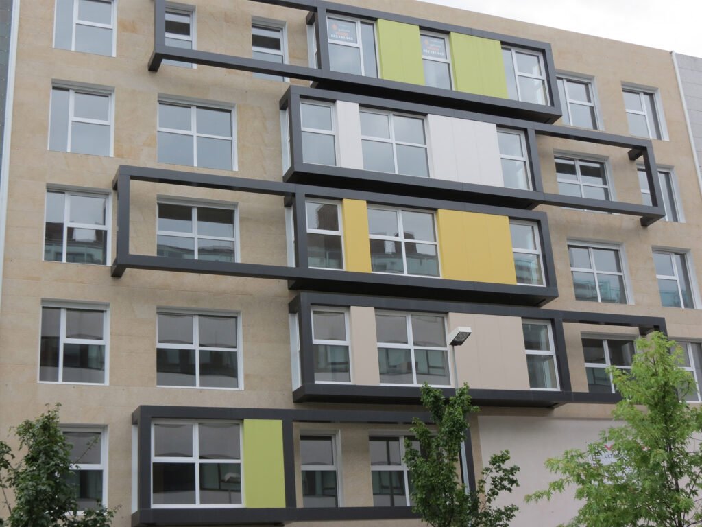 edificios con fachada de piedra 2